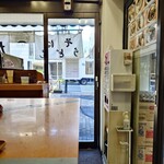 加賀 - 店内はL字カウンター。