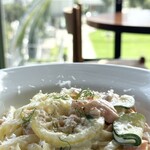 TWELVE ON THE PARK BAR & GRILL - サーモンとズッキーニのレモンクリームタリアッテレ