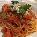 トラットリア ピアット フレスコ - フルーツトマトとイタリア産リコッタチーズを使ったスパゲティ
