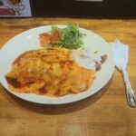 炭火焼鳥酒場 とりしん - さやのオムライス。カレーピラフが入ったカレー風味のタルタルオムライスにチキン南蛮あり