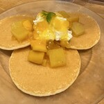 マーノ・マッジョ - マンゴーとヨーグルトクリームのせみたいなパンケーキ