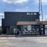 Bread Land HOME GO ROUND 本店 - 駐車場から見た店舗