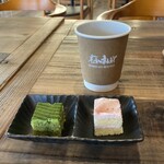 Bread Land HOME GO ROUND - サービスで頂いたプチケーキとコーヒー