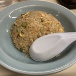 ラーメン亭 - 少し味付け濃いめで、しっとり系のチャーハン