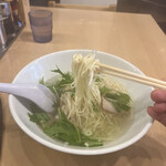 揚子江ラーメン林記 お初天神店 - ストレート麺もうまい