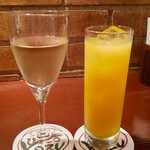 旬菜食卓 びすとろ KAZU - 白ワインとオレンジブロッサム