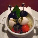 旬菜食卓 びすとろ KAZU - アミューズのカプレーゼ