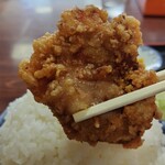 おとも苑 食堂 - コップの高さと同じ大きさ…