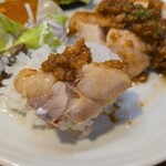 キッチン ブルー グローブ - ご飯の上へコンフィを乗せて