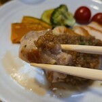 キッチン ブルー グローブ - ふた切れ目はソースを乗せて