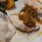 キッチン ブルー グローブ - ふた切れ目もソースをタップリ乗せて