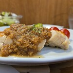 キッチン ブルー グローブ - 横から、ドライいちじくとバルサミコのソースはタップリ！