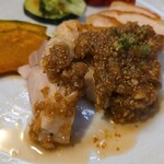 キッチン ブルー グローブ - コンフィの焦げ目が良い感じ