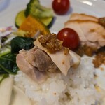 キッチン ブルー グローブ - ソースをのせて