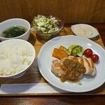 キッチン ブルー グローブ - 鶏もも肉コンフィ　ドライいちじくとバルサミコのソース
