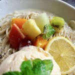 麺屋　たか - フルーツはそのまま食べたら間違いなく美味しいです笑