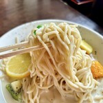 麺屋　たか - 細ストレート麺！スープとの相性は良いです