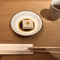かが万 - こちら胡麻豆腐に辛子で美味しかったです！家でも試してみます♪器が美しい