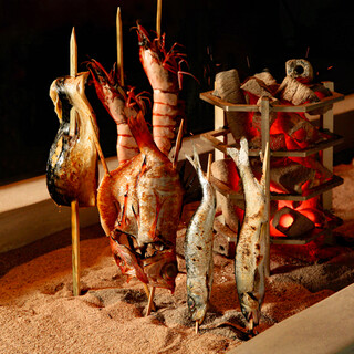 自慢の炉端焼きと本格寿司で、四季折々の厳選食材を堪能