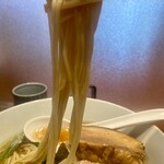 食煅 もみじ - 中華そば　麺リフト