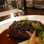 酒厨房 pei - 胡椒まみれのハンバーグ