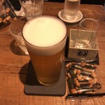 麹町いづみや しろ - 生ビール ¥490・亀田 海苔ピーパック 