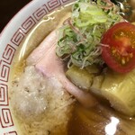 らあめん サンド - 梅入り山芋、豚チャーシュー。節かおる醤油スープが旨い！