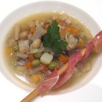 ラ サントゥール - (ランチフルコース)スープ：野菜とお豆のスープ　フランス地方料理への想い