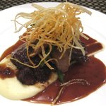 ラ サントゥール - (ランチフルコース)肉料理：赤ワインをたっぷり使った牛ホホ肉の煮込み