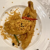 中国料理 王宮 - ホタテとエビの黄金揚げは、やんわりとガーリック風味がします。