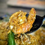 モセス カレー - 海老・サイド　海老カレーは海老の出汁感もあるクリーミーカレーで、海老がブリッと良い歯ごたえで、噛んでいると甘みが湧き出る優秀なヤツでした〜 v(´∀｀*v)