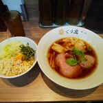麺処ぐり虎 名古屋栄 - 雲呑黒トリュフ香る醤油そばと鶏塩丼