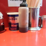 ラーメン二郎 - 卓上調味料