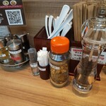 麺処ぐり虎 - 卓上調味料