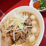 ラーメン二郎 - ラーメン半分＋ニンニク＋青ネギうずら