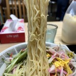 すずや食堂 - 中細麺の硬さも丁度良い