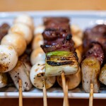 源兵衛 - 2024.8 焼鳥（2串 350円）鶏皮、レバー、うずら玉子