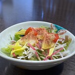 ぬくゐ、 - ◆サラダはキャベツ多めですけれど、無花果が盛られ胡麻ドレッシングもいいお味。