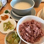 THE GARDEN - 十六穀米食べてお粥２回おかわりしました笑笑   お粥は干し貝柱入りで優しいけど旨みしっかり
