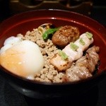 鶏味座 - 焼鶏そぼろ丼 1280円。