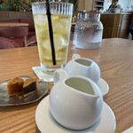 THE GARDEN - お茶菓子いただきました。