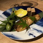 圓谷 - 焼物 　桜鱒の幽庵焼、鶉の松風、空豆の炭焼き