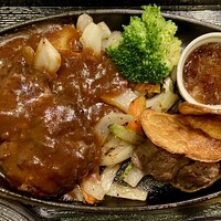 スギモト 本店 - ポテトのしたにサイコロステーキが隠れています(￣▽￣;)