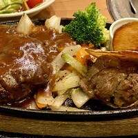 スギモト 本店 - 左にハンバーグ、右にサイコロステーキ