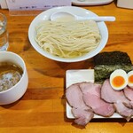 極汁美麺 umami - ビューです