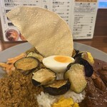 フィッシュ - パパド、卵、揚げナス