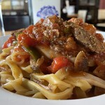 レサン - オーストラリア産牛もも肉のトマトソースパスタ