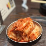 ホルモン焼肉酒場 ふたば - キムチ