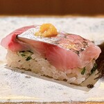 鮨 つぼみ - ・鯵の押し寿司  (山口県・萩)