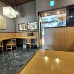 比内地鶏と肉そば 蕃山 - 店内